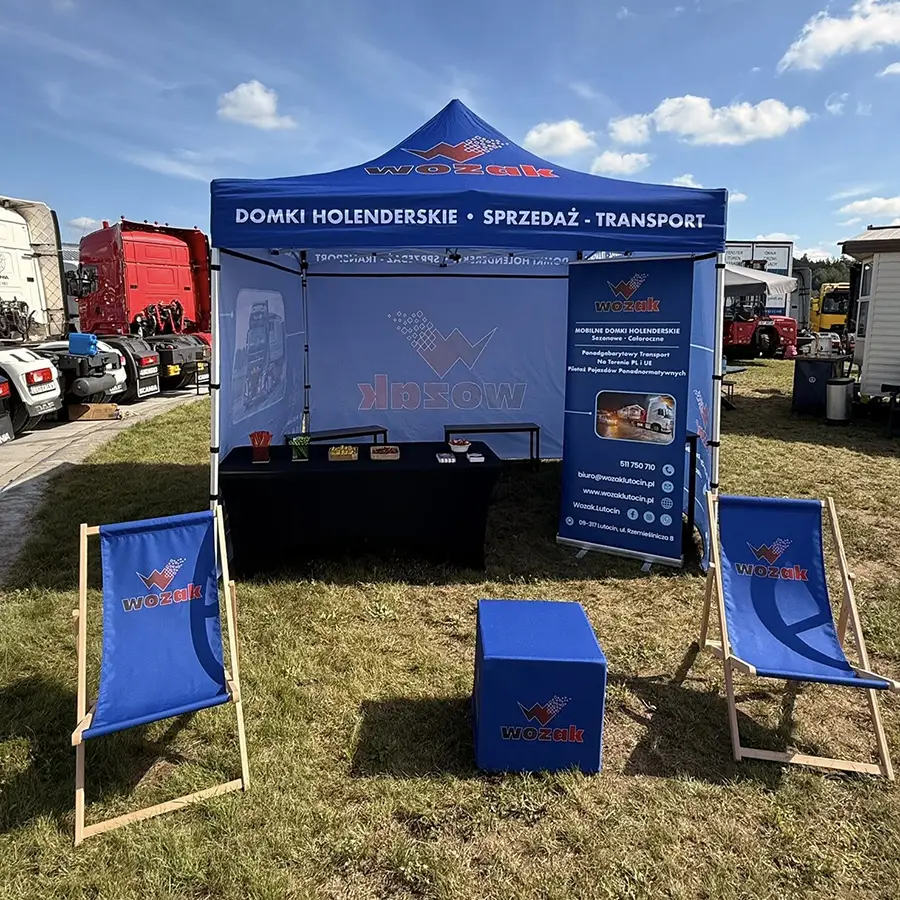 Namiot reklamowy expresowy z flagą i leżakami firma wozak